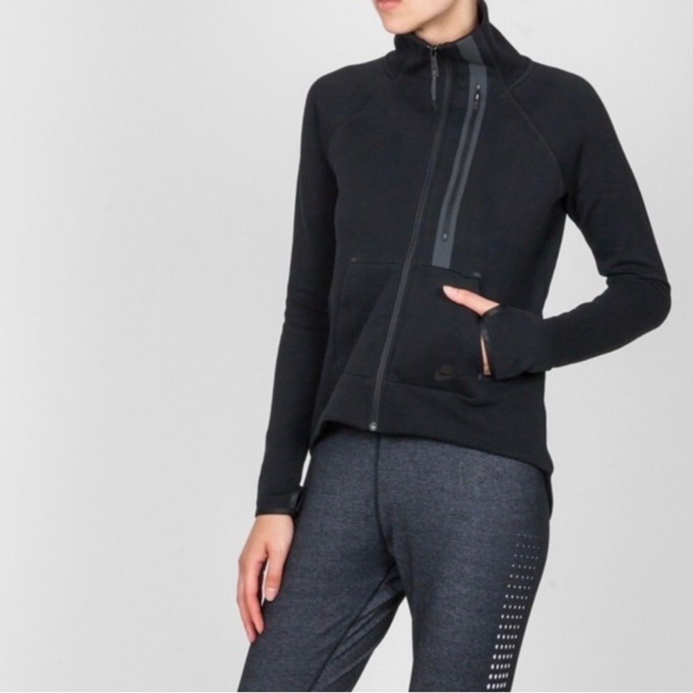 NIKE Women’s Tech Fleece Moto Cape